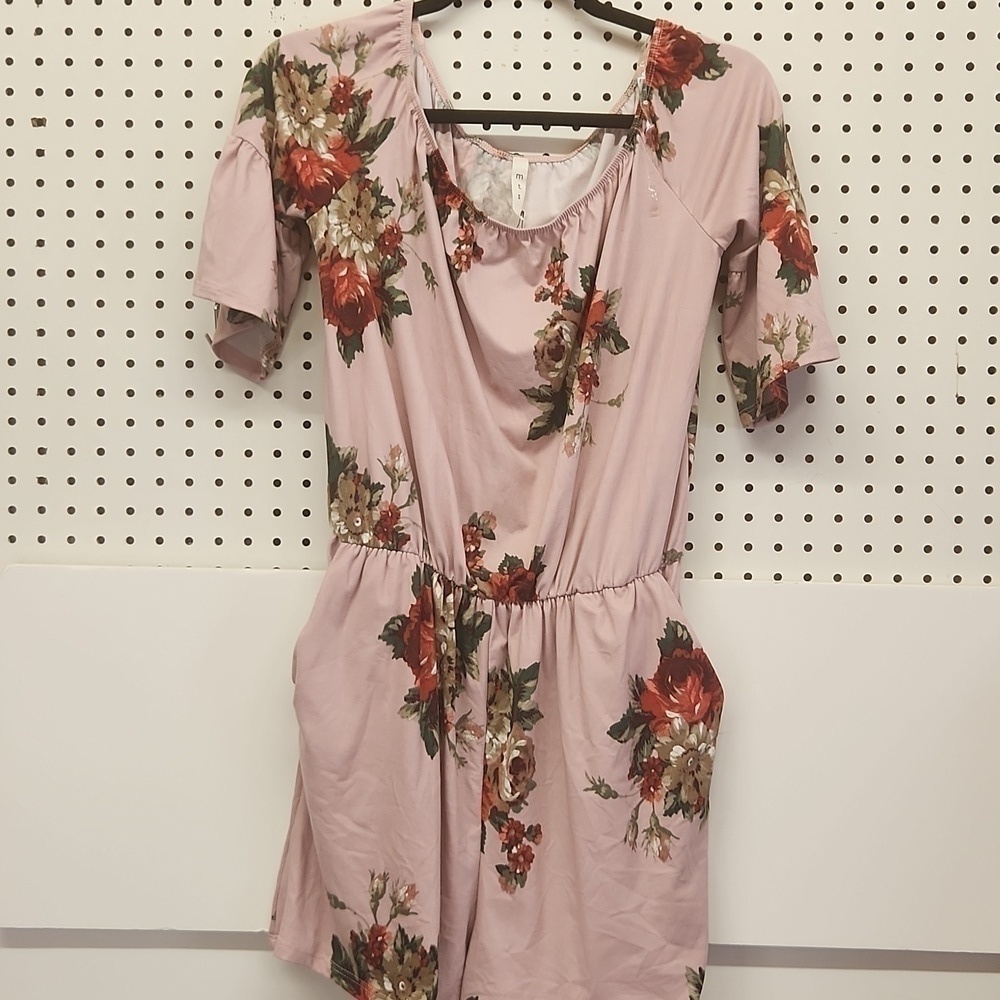 MTS romper shorts size large NWT floral